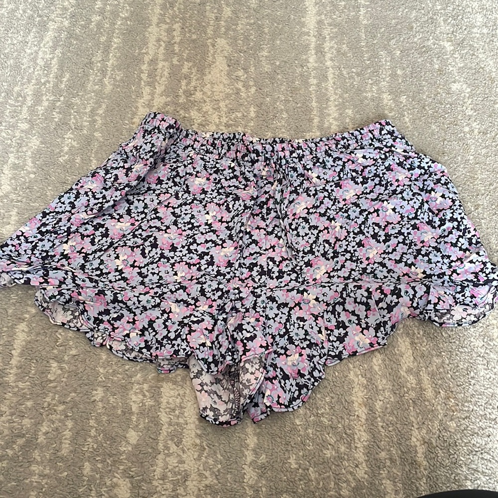 Floral flowy elastic waistband shorts